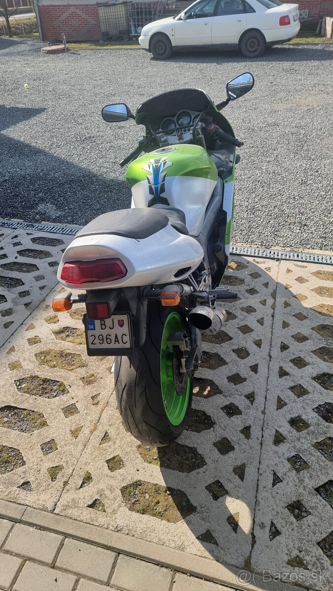 Kawasaki ZX 9R - 4
