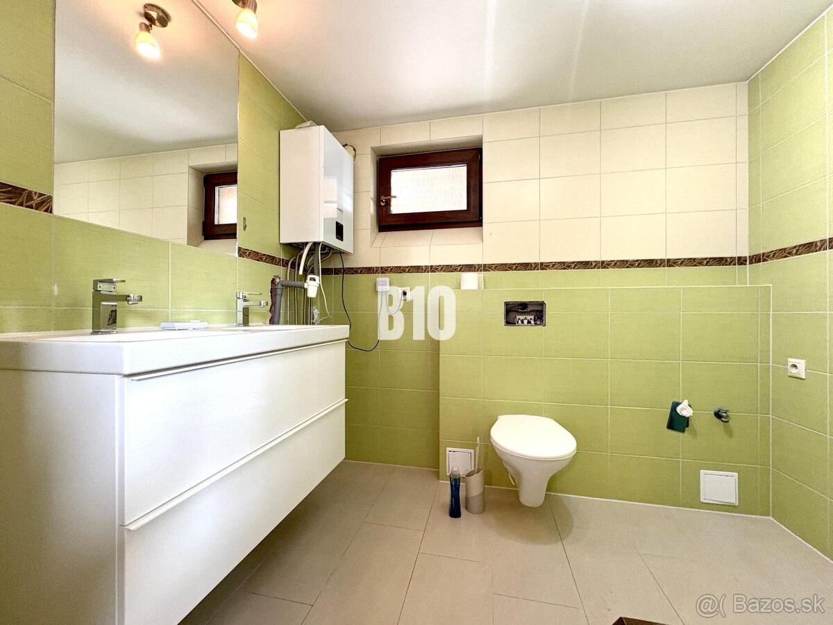 Príjemný menší RD - priestranný pozemok - výhľad na Zobor - 4