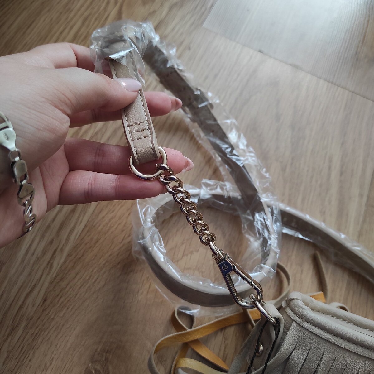 Kabelka so strapcami - 4