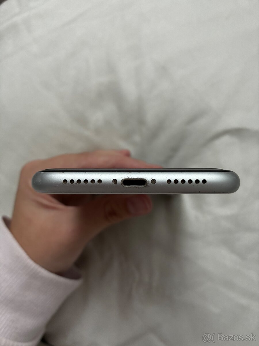 iPhone XR 64GB Biely - 4