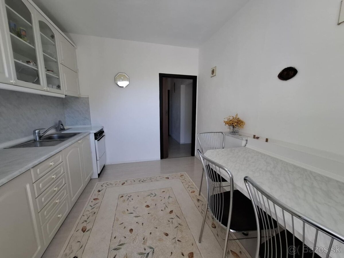 NA PREDAJ - 3 izb. byt s garážou, Prievidza - 4
