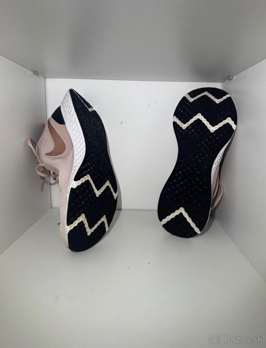 Nike Revolution 5 - 4