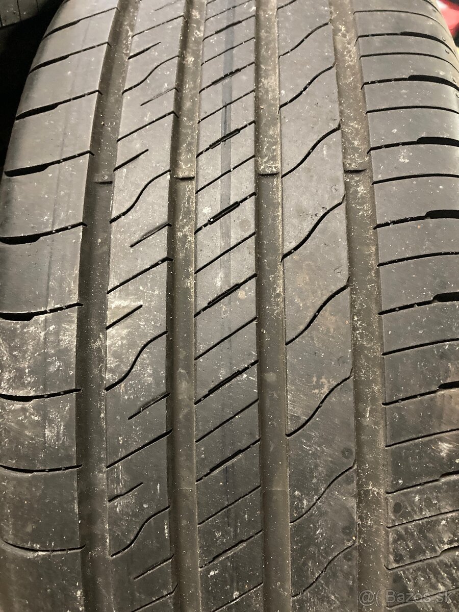 Predam letne pneu 215/55/R18/99V - 4