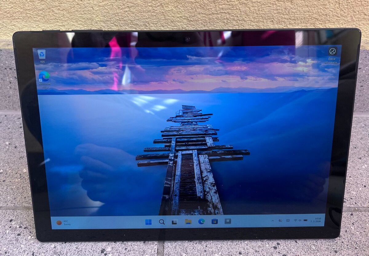 Microsoft Surface Pro 6 / i5 8350U / 8GB RAM / 256GB / 12" - 4