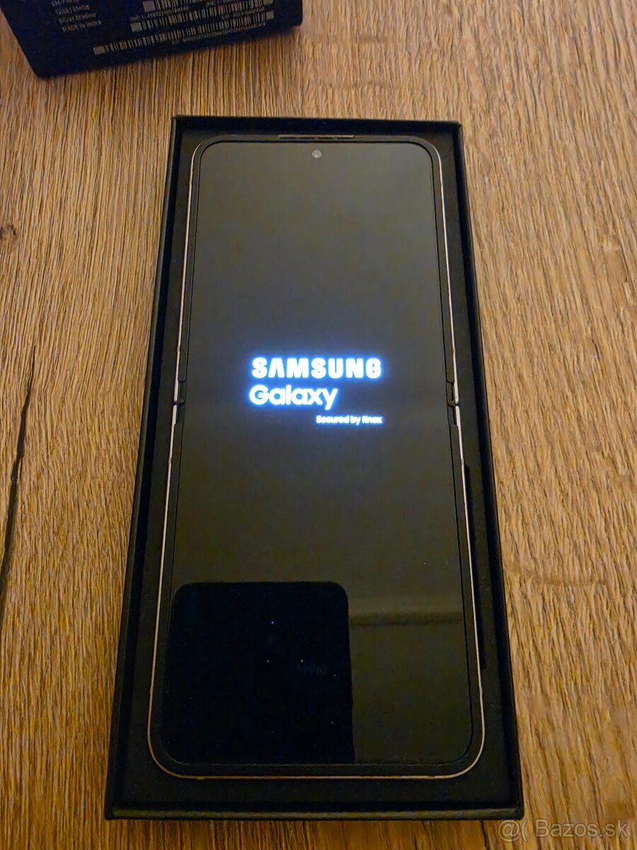 Samsung Galaxy Z Flip 6 - 4