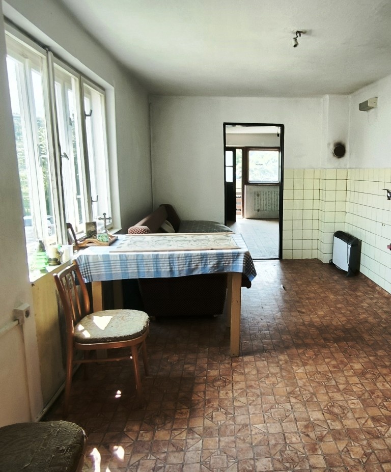 LIPOVANY -2-izbový víkendový domček na pozemku 1281 m2 - 4