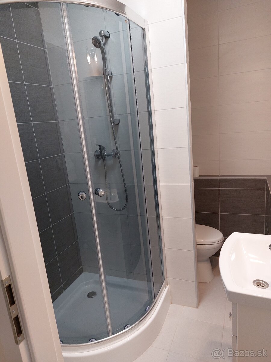 1 izb. byt po novej rekonštrukcií s 2 loggiami - 4