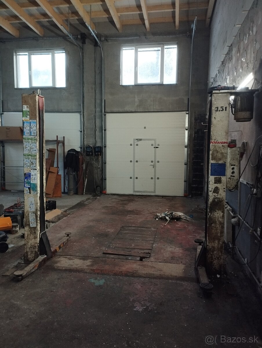 Dvojstĺpový zdvihák 2,5t - 4