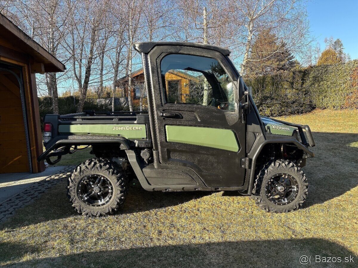 John Deere Gator