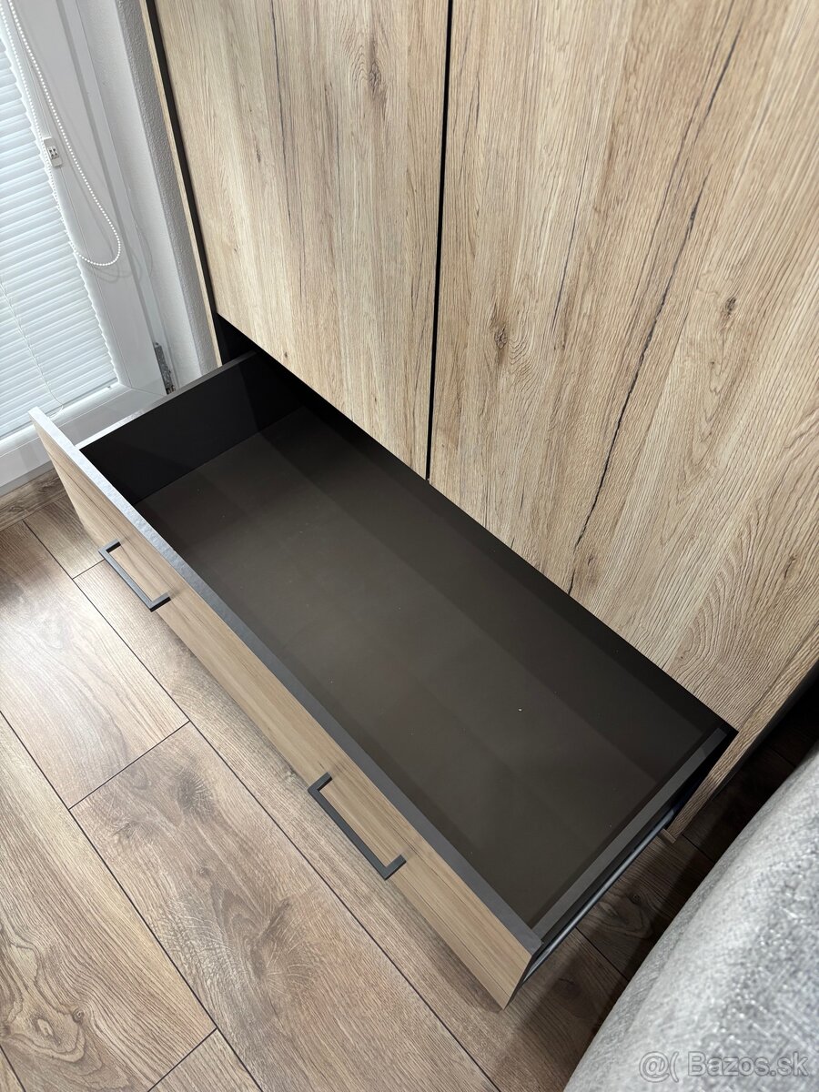 Šatníková skriňa - 4