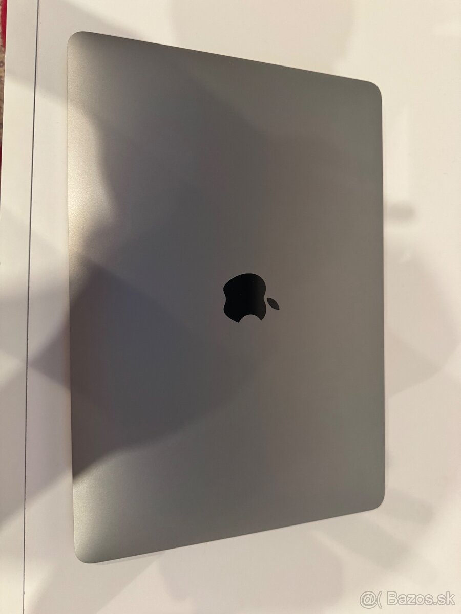 MacBook Air M1 (2020) 8/256gm - 4