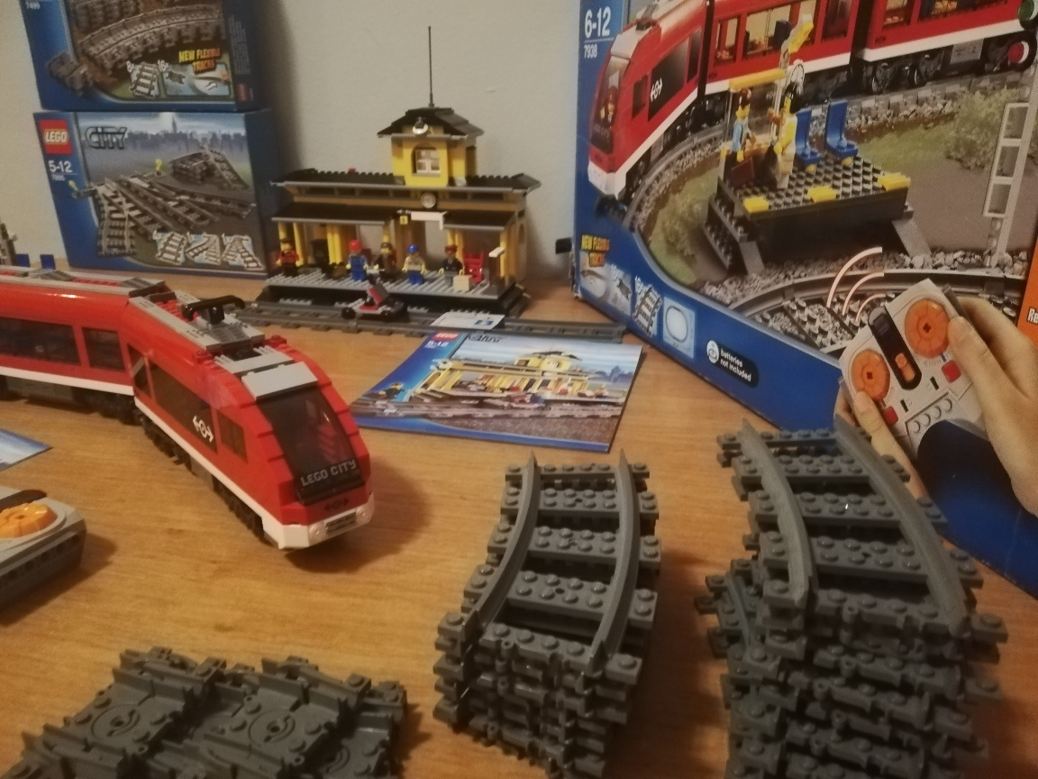 Lego 7938, 7997, 7499 a 7895 - séria City - Vlaková stanica - 4