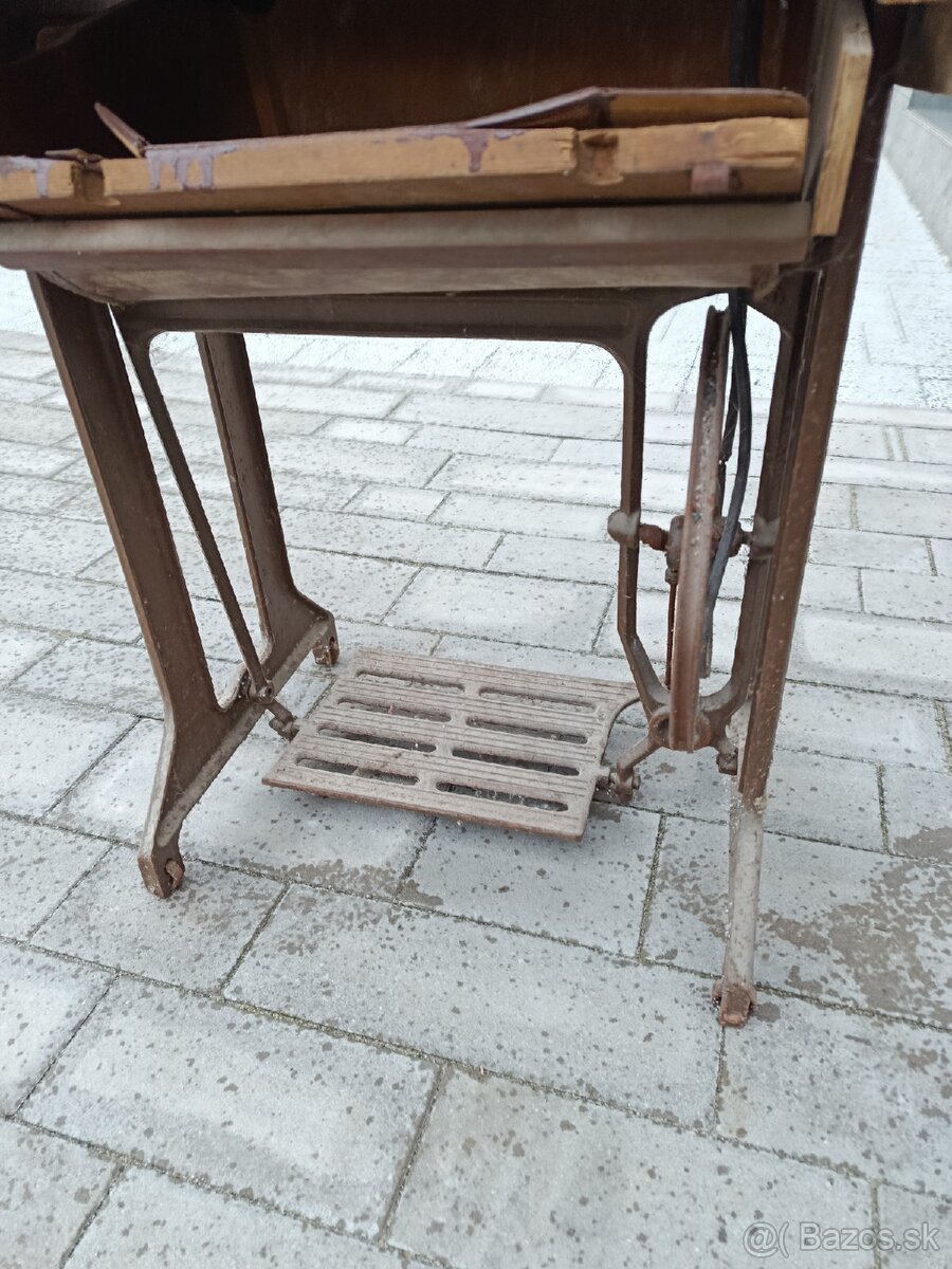 Starožitný šijací stroj - 4