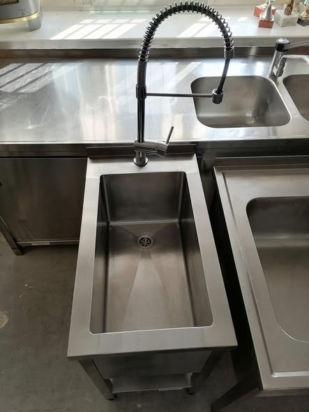 drez s policou a bateriou - 4