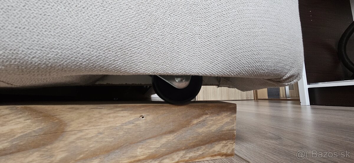 Čalúnená posteľ - 4