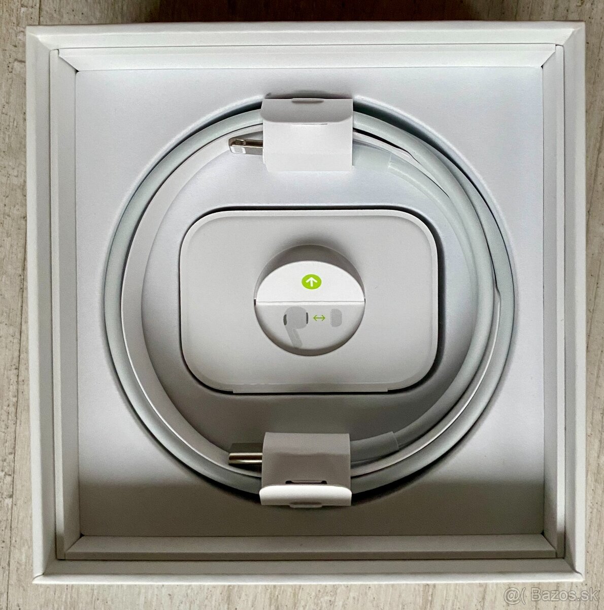 Apple AirPods Pro 2 (2nd generation) Lightning port case - 4