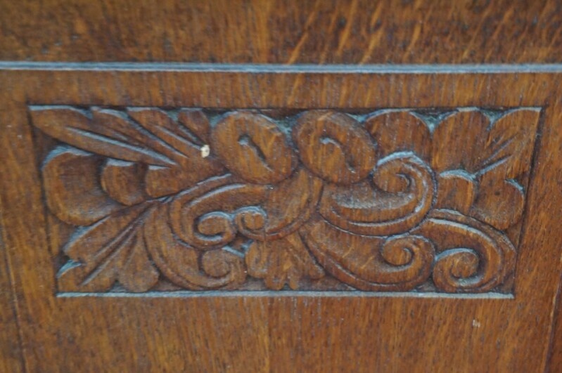 Starožitný kredenc - 4