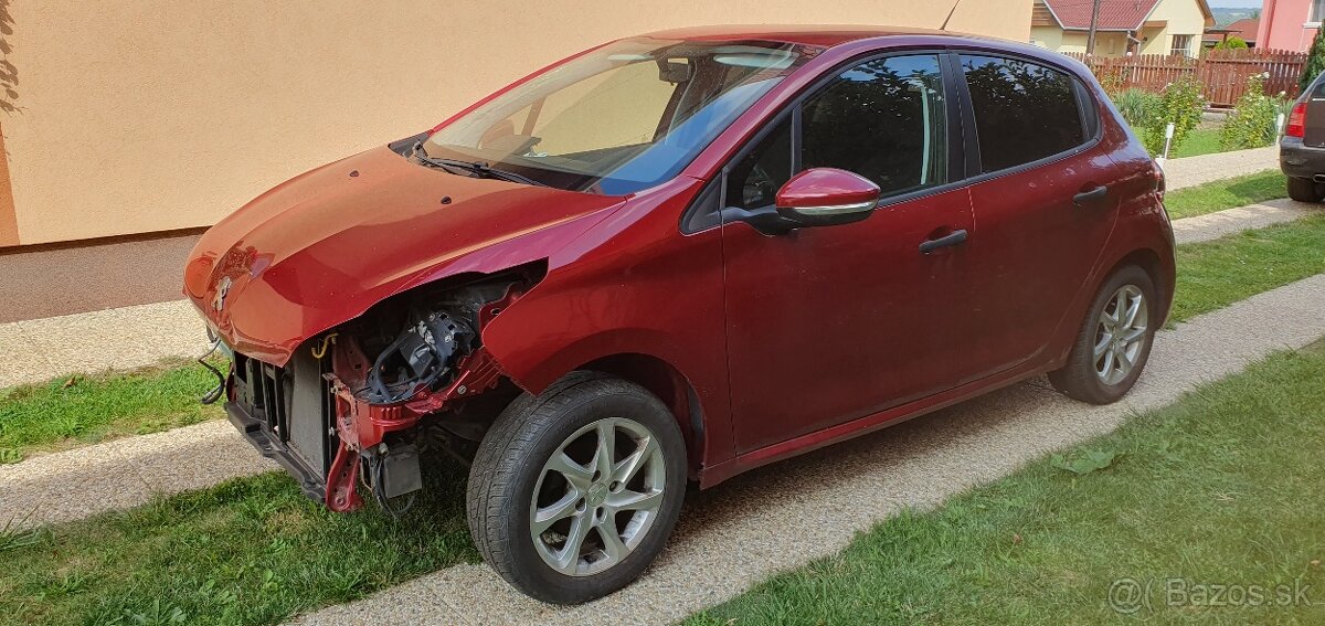 Peugeot 208 1.2i - 4