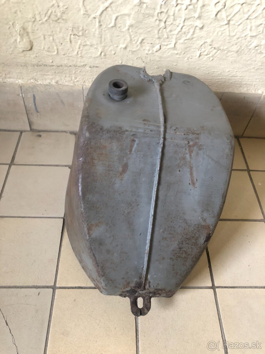 Predám originálnu nádrž na jawa pionier 50 typ 20 a 21 - 4
