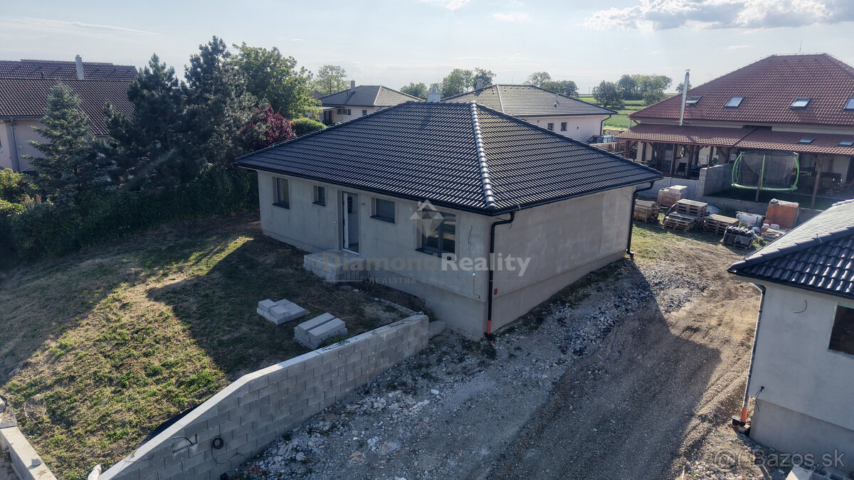 RezervovanéNa predaj kvalitná novostavba v obci Svätoplukov - 4