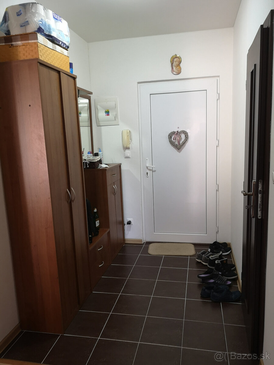 2kk Hlohovec, Železničná - 4