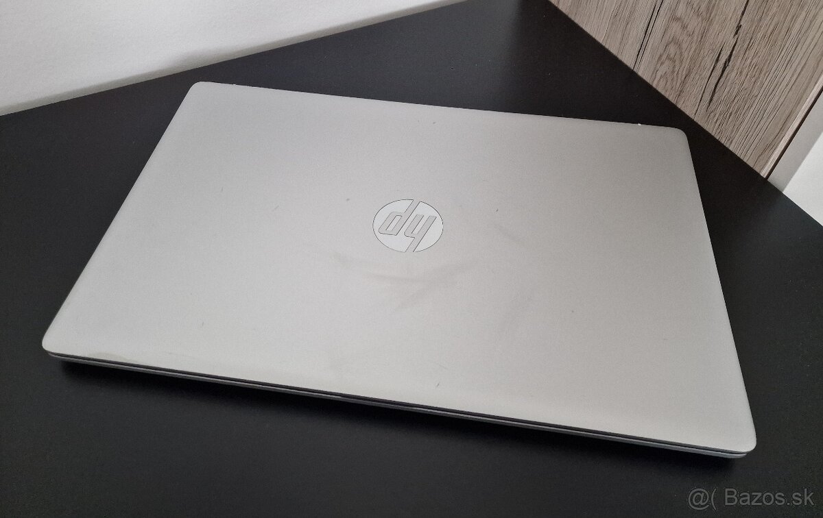 HP laptop 17 17.3" velky display - 4