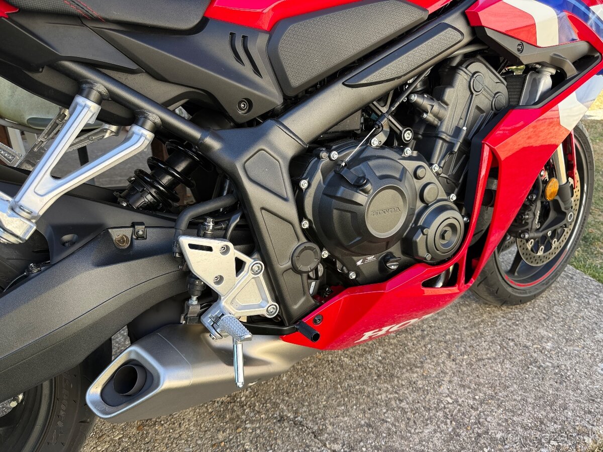 Honda CBR650R - 4