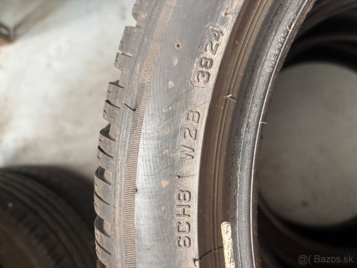 225/45R17 - 4