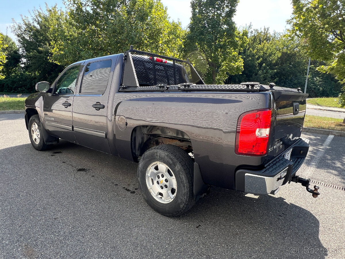 Chevrolet Silverado 5.3 V8, 4x4, LPG, 97 500 km, tažné 3.5t