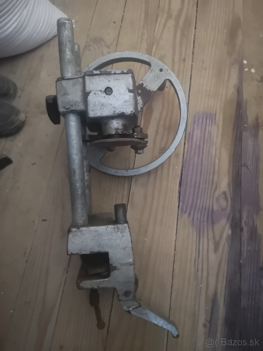 Zatvárač a otvárač na konzervi - 4