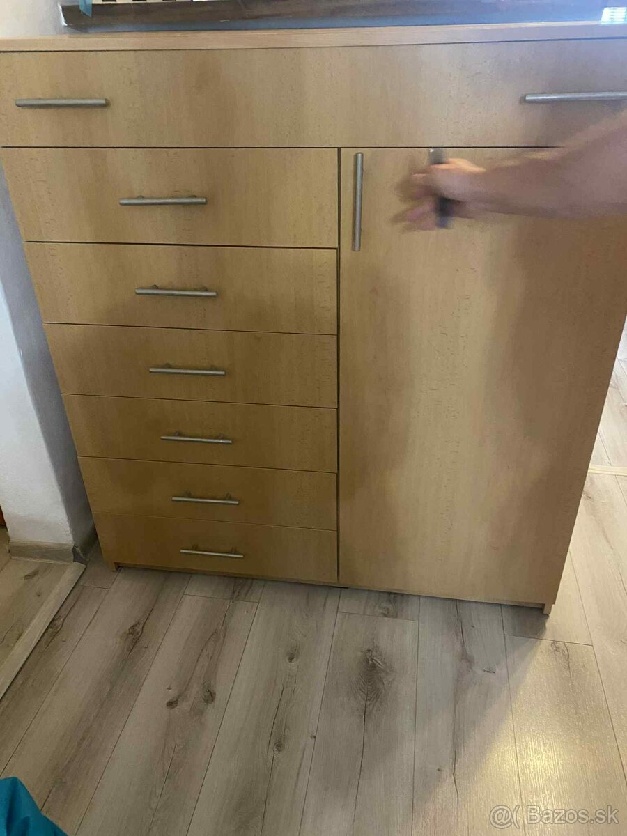 Komoda - 4