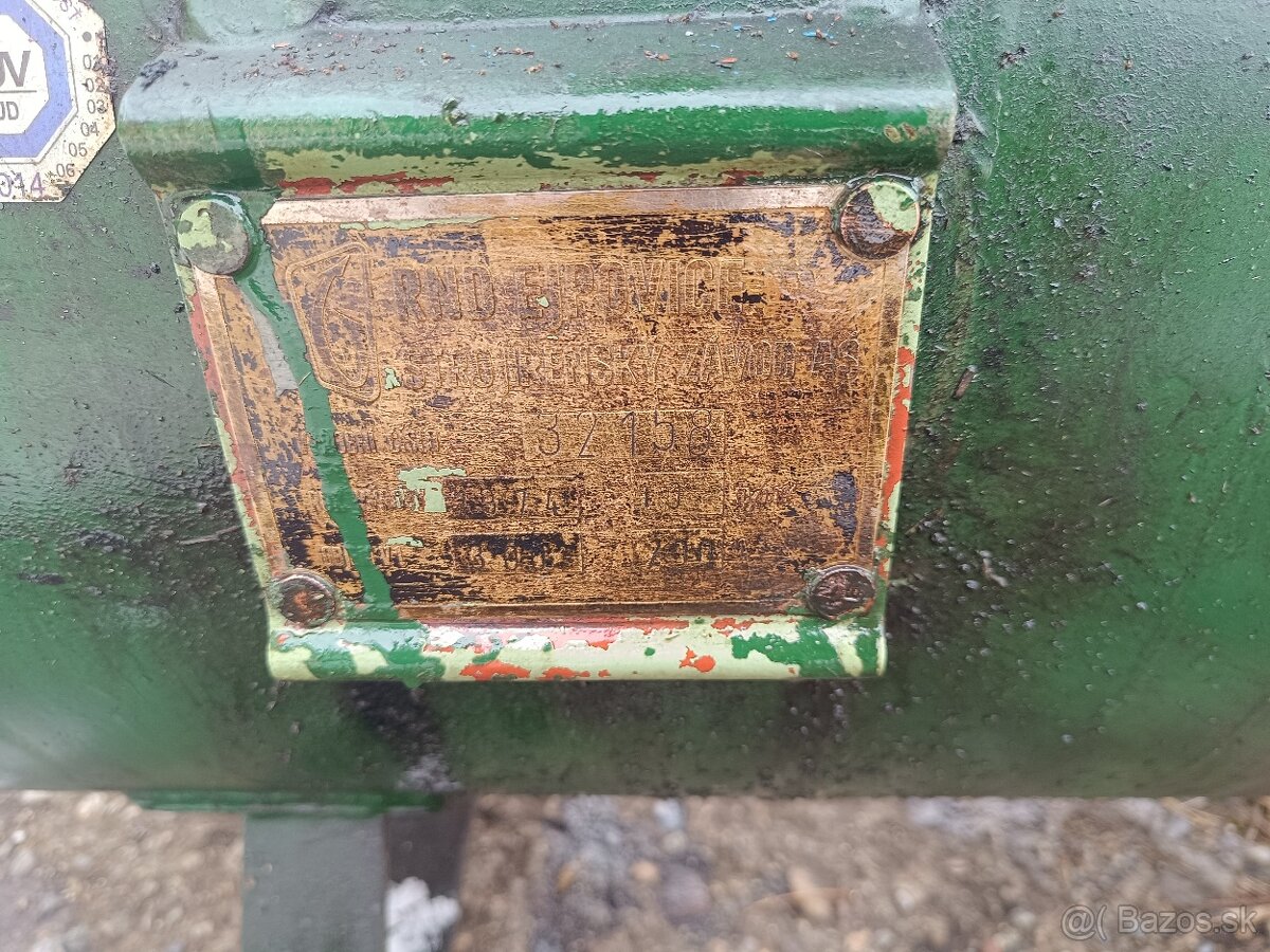 Predám vzduchový kompresor 200L - 4