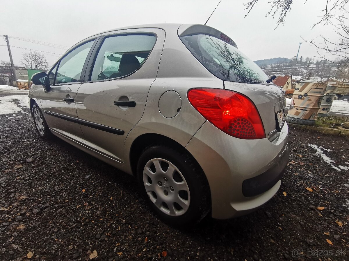 Peugeot 207 1.4 HDi – Sadnúť a jazdiť - 4