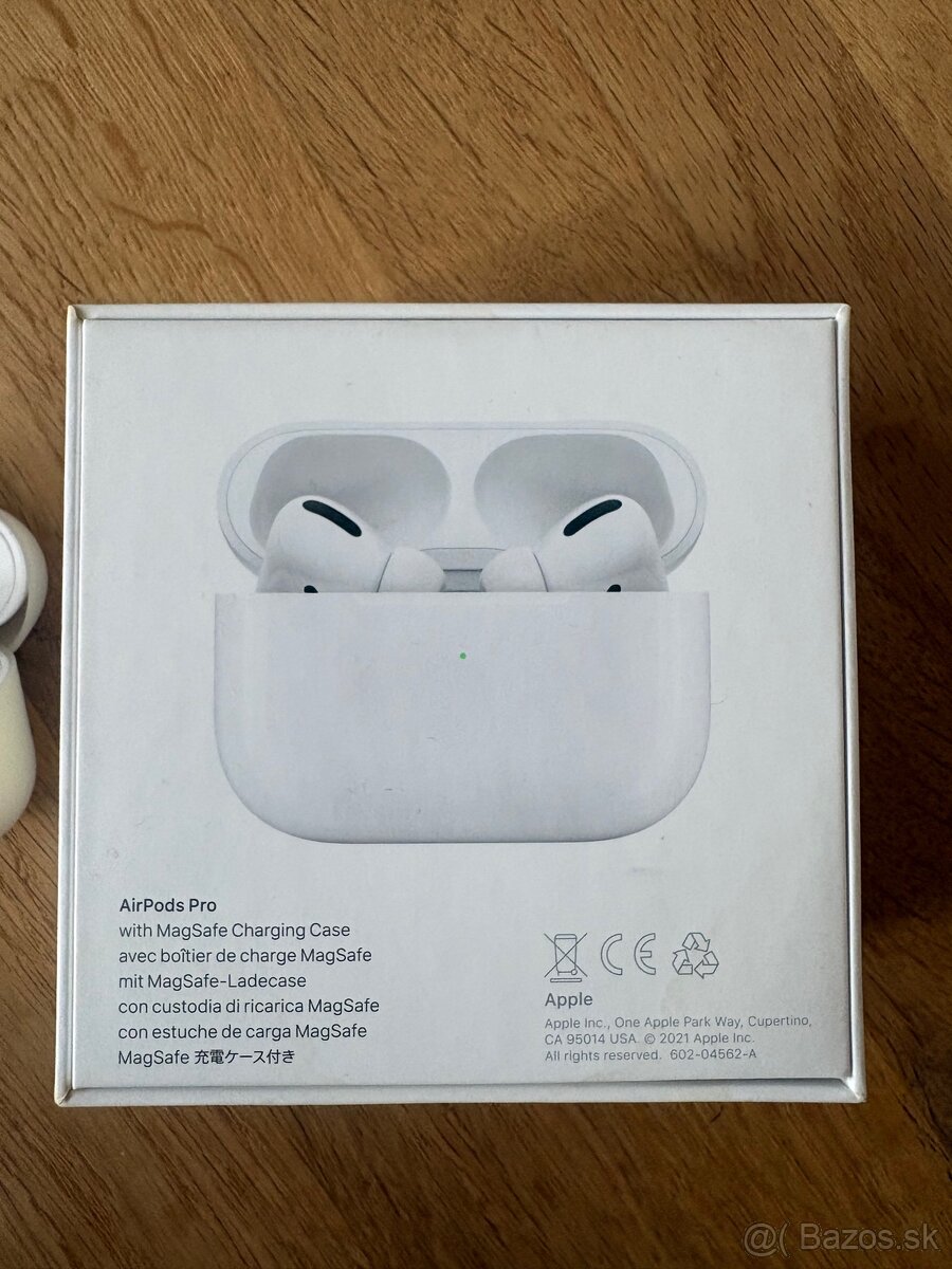 Apple AirPods Pro - 4