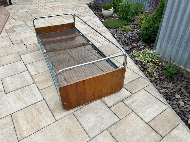 Predám retro posteľ - gauč, chróm, leštená ohýbaná trubka - 4