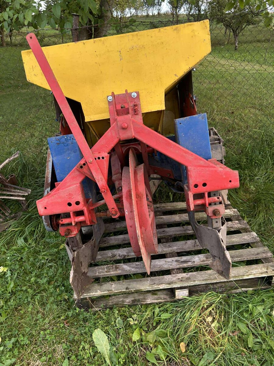 Predám český sadzač zemiakov Agrozet - 4