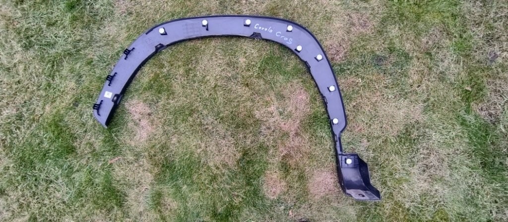 Mercedes W236 C253 W253 - podblatnik maska lem - 4