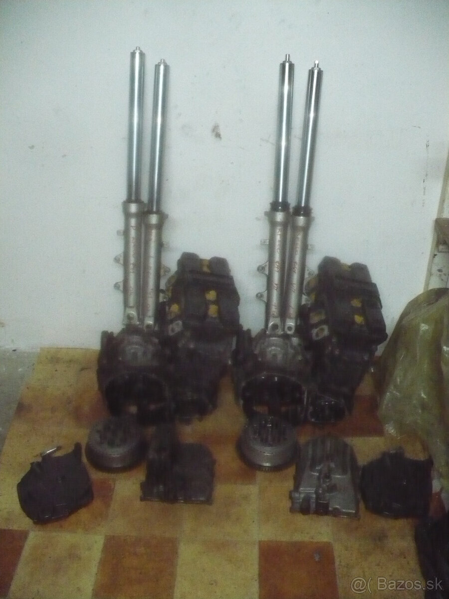 Suzuki RF 600/ 900 rv.94-díly ze tří moto - 4