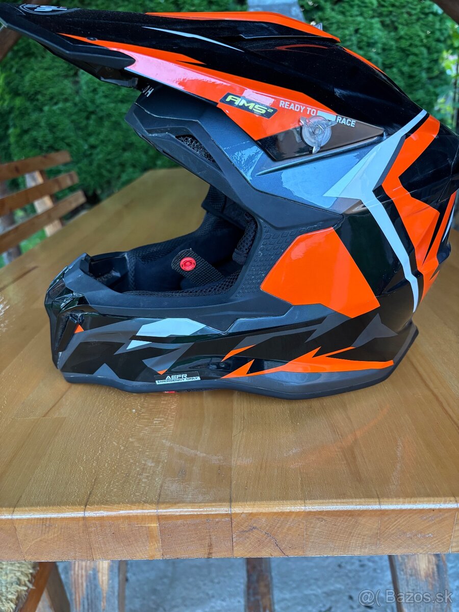 Prilba airoh strycker - 4