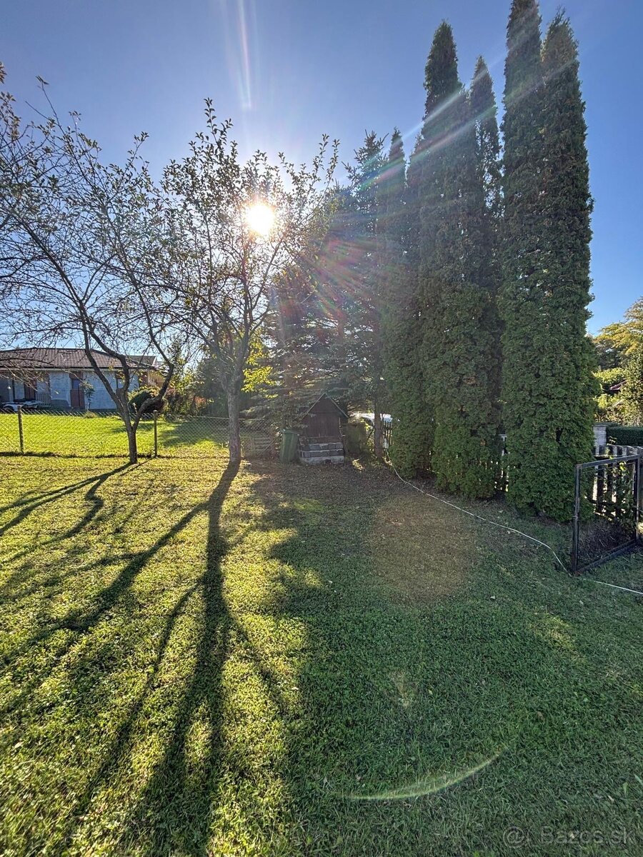 Pozemok s letnou chatkou 1021m2 vhodný na stavbu domu - 4