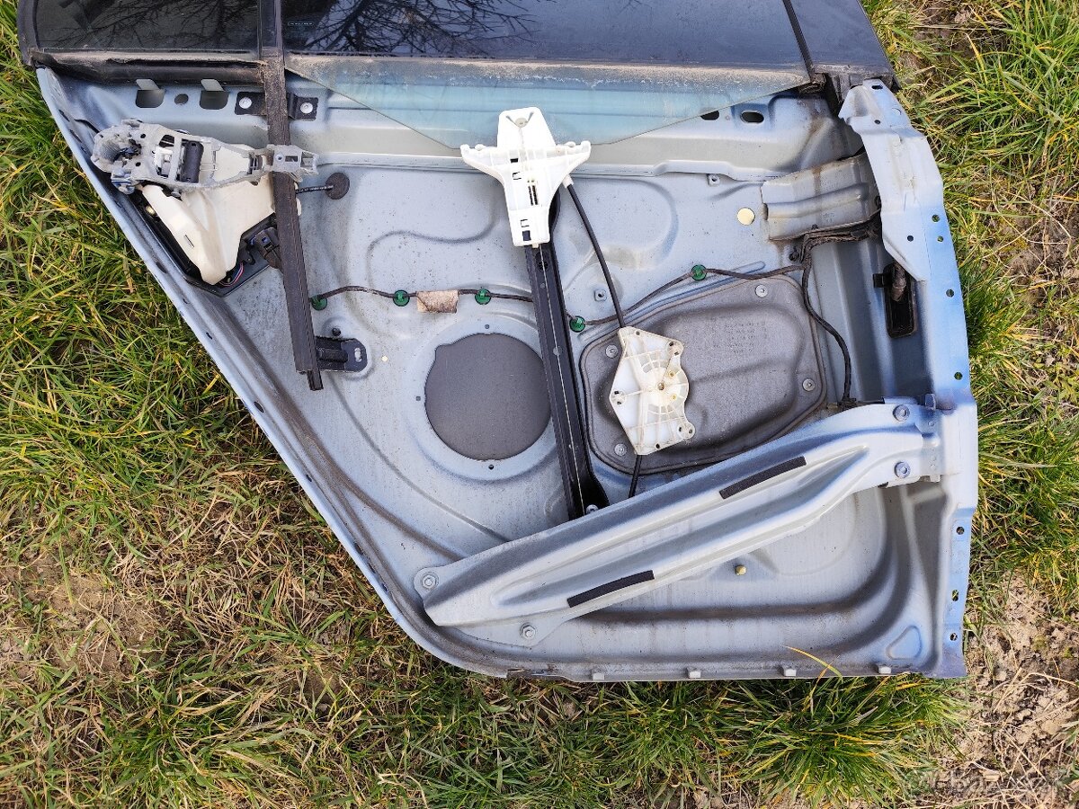 Predám PZ dvere na VW Golf 5 hatchback, LD5Q - 4