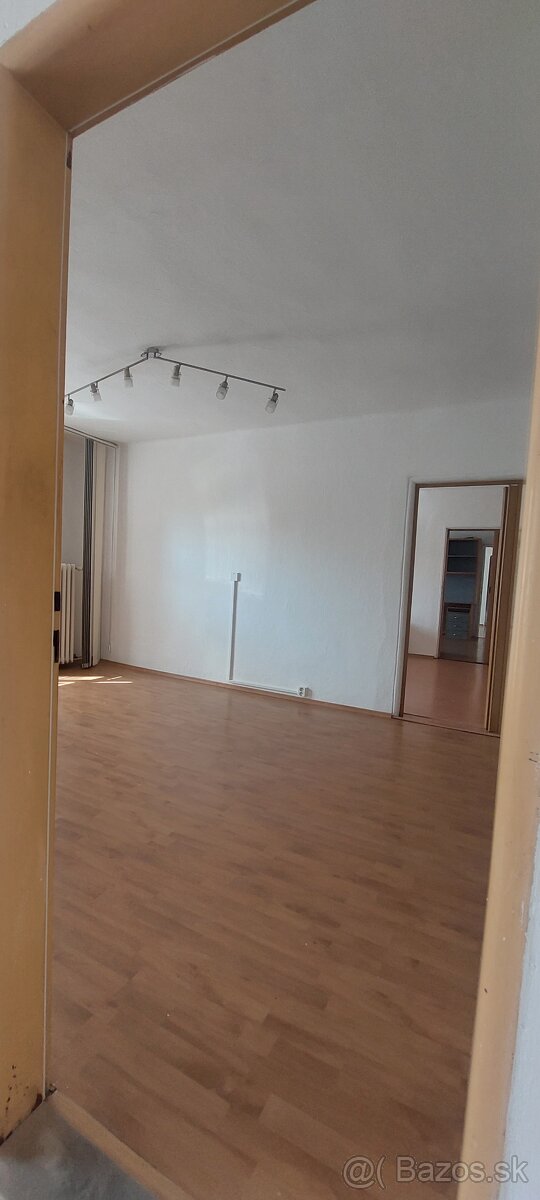 5 PRECHODOVÝCH KANCELÁRIÍ - 4