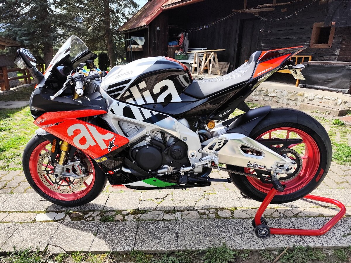 Aprilia RSV4 Factory - 4