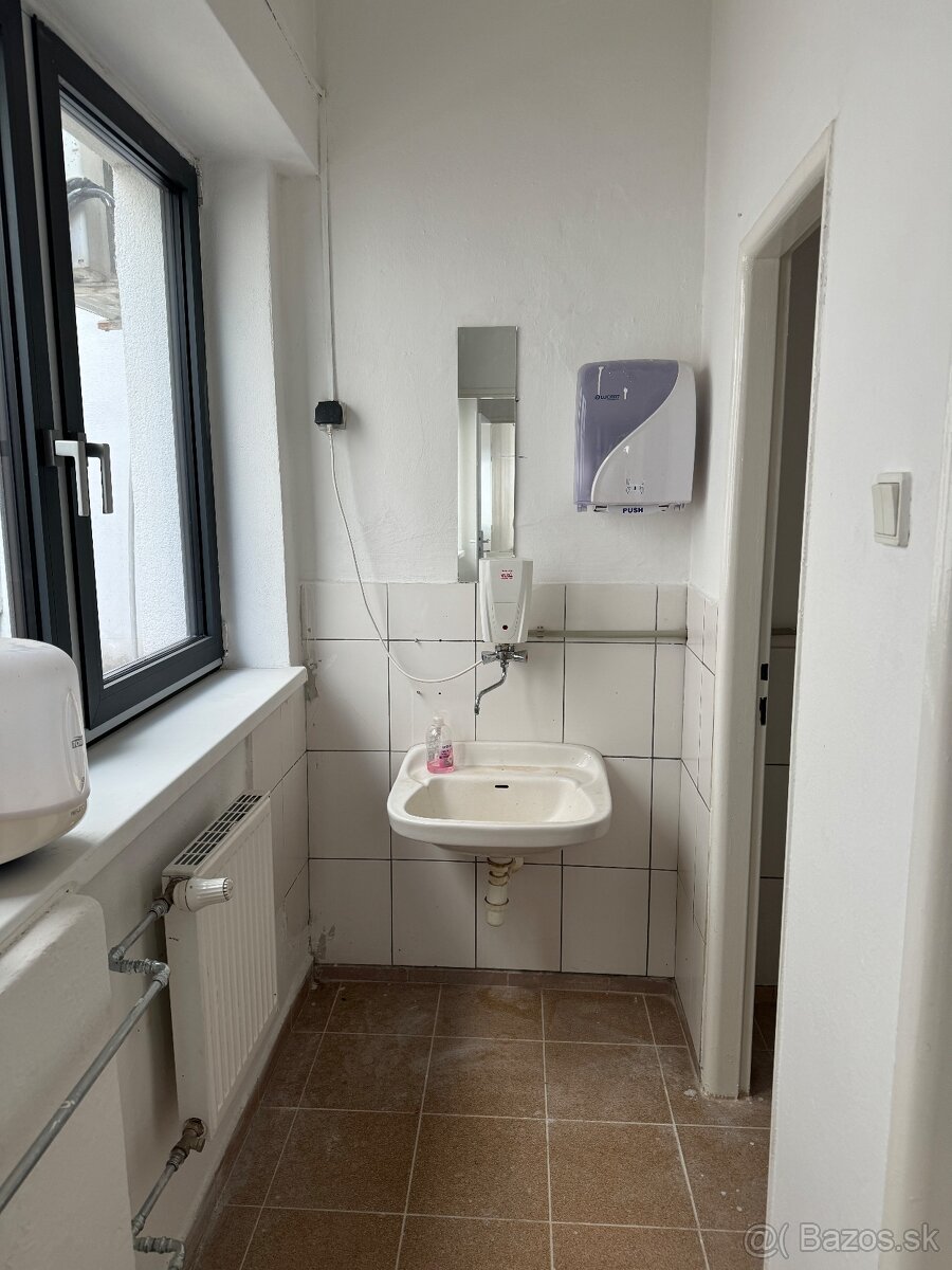 Na prenájom obchodný priestor v centre mesta, Levice - 4