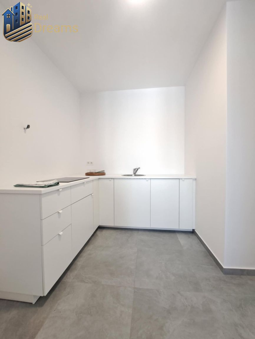 SKOLAUDOVANÉ Posledné voľné obchodné priestory na predaj v - 4