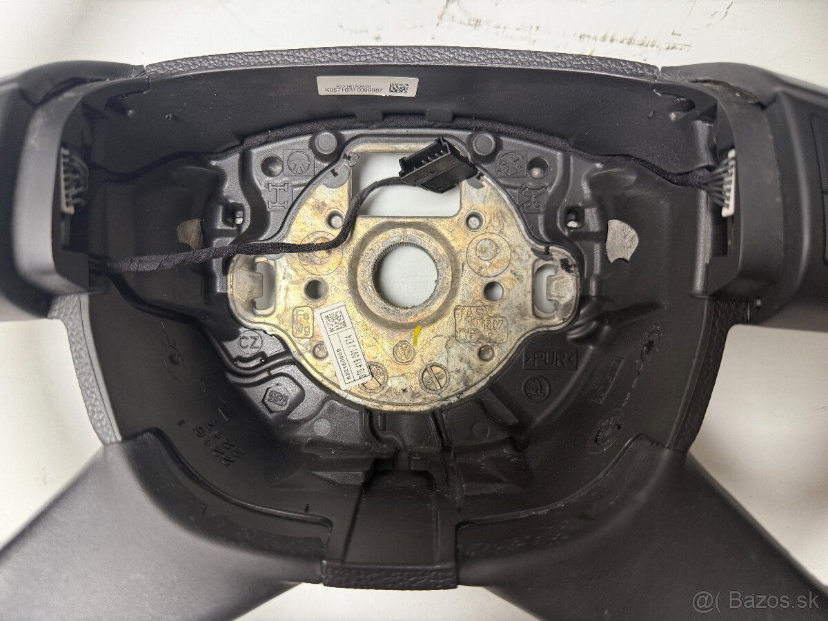 Štvorramenný a multifunkčný volant ŠKODA - 4