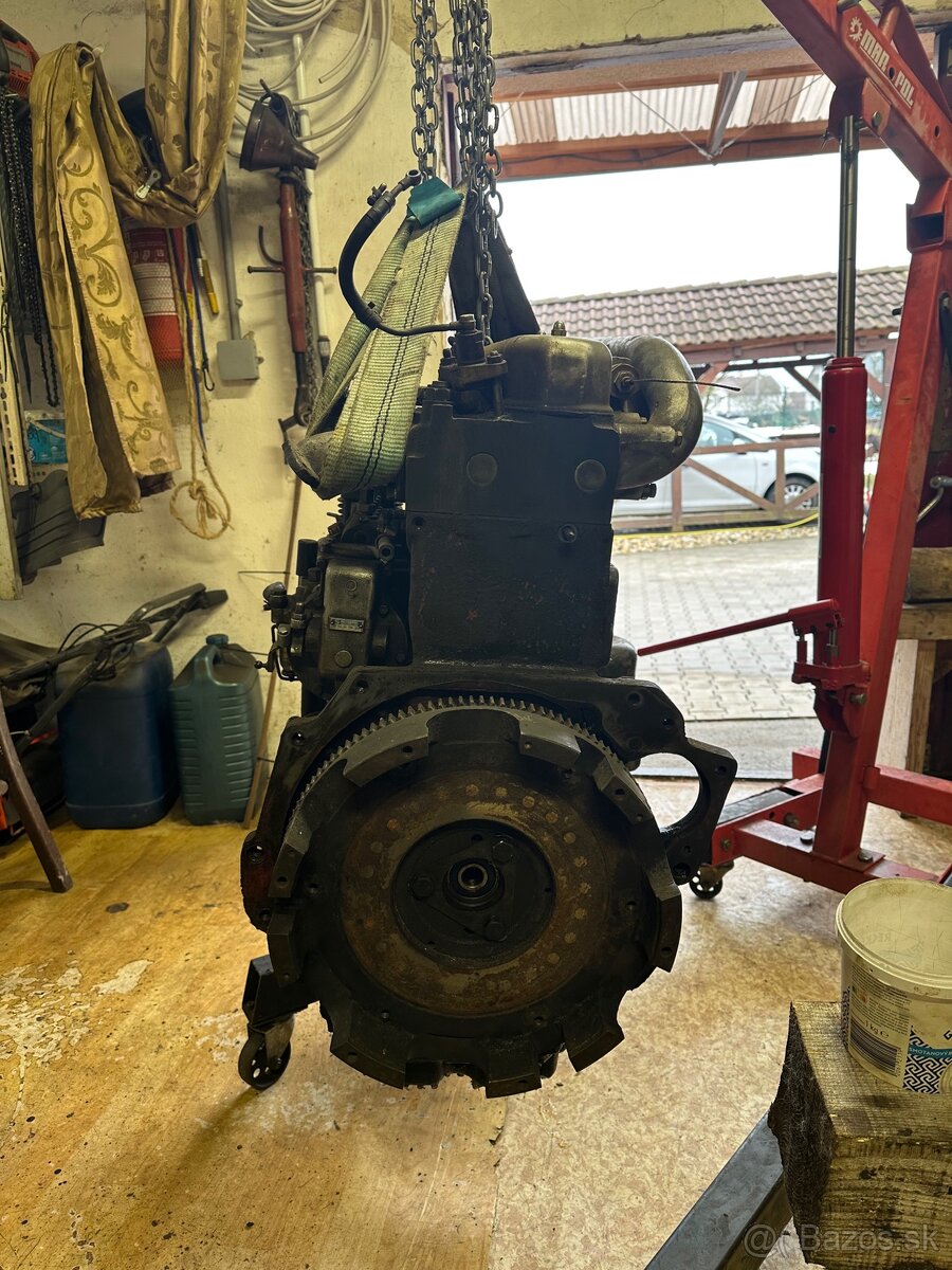 Predám motor Zetor 6701 - 4