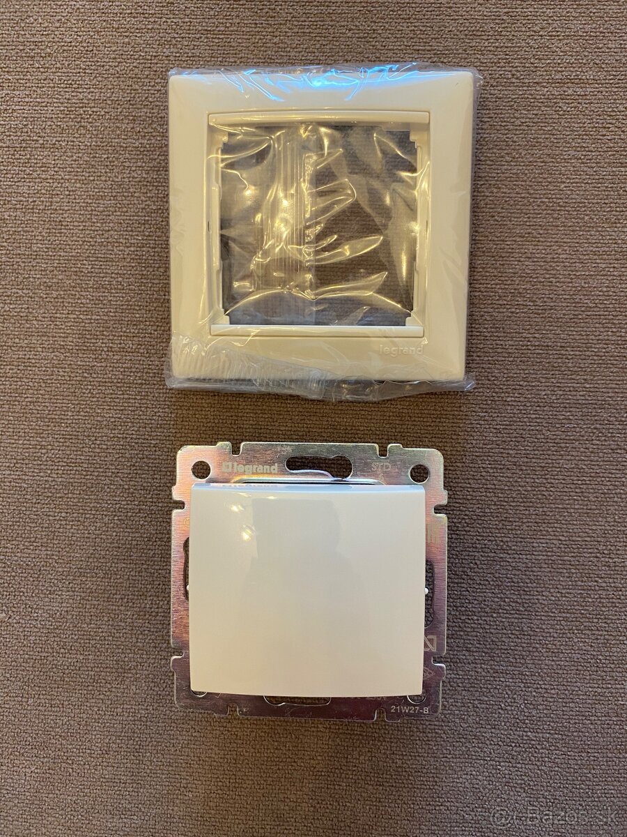 Zásuvky a vypínače Legrand Valena - 4