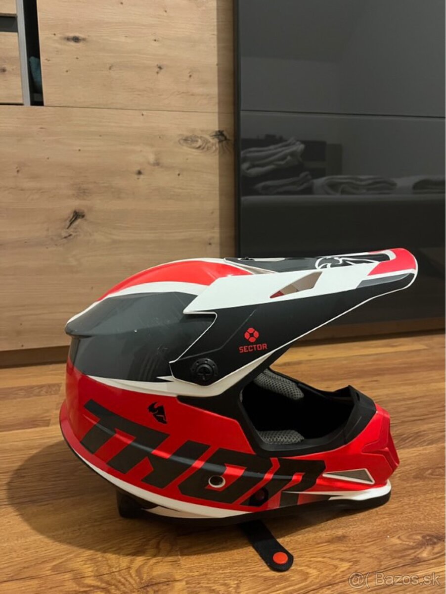 Predám prilbu THOR Sector – top stav - 4