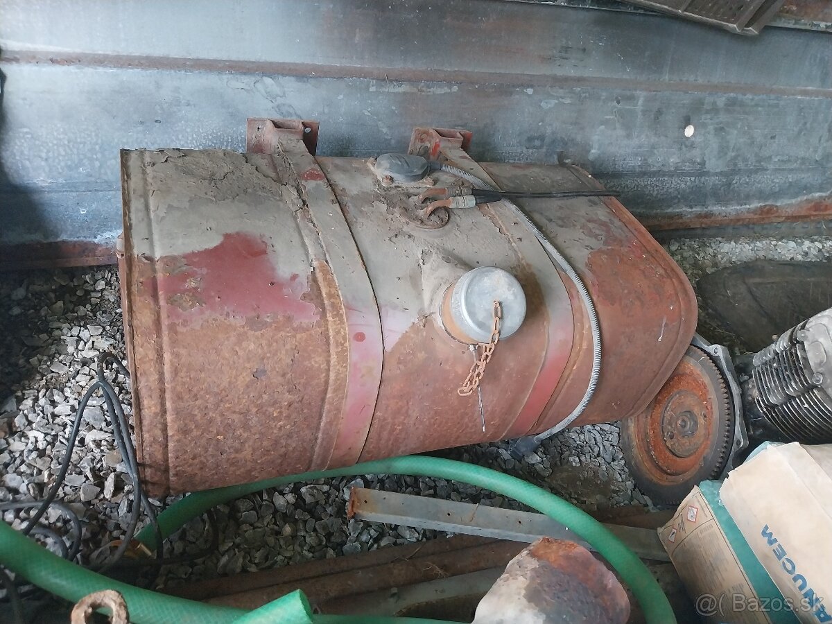 Palivová nádrž - 4